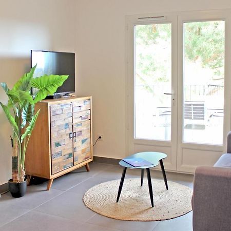 Select'Sohome - La Fossette - Appartement Pour 4 Personnes Avec Terrasse Et Vue Mer ! - Fos-04 Le Lavandou Kültér fotó